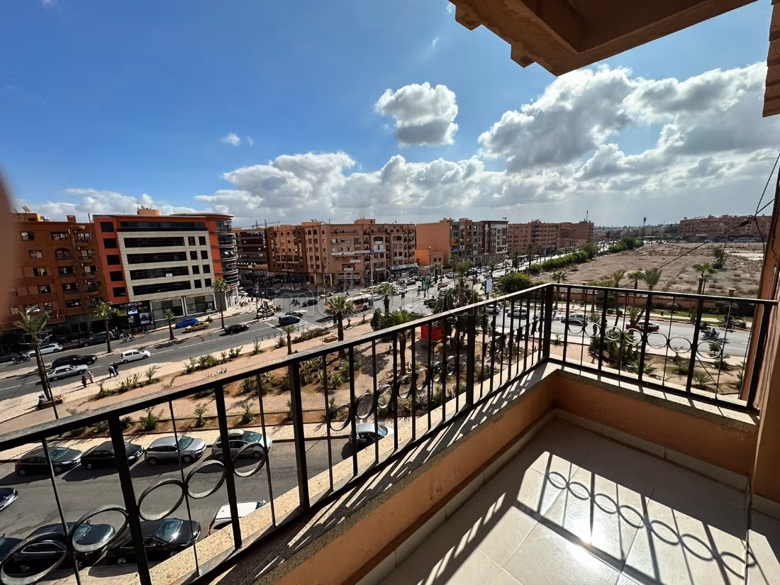 Beau Appartement Avec Vue Imprenable Sur La Ville — 2