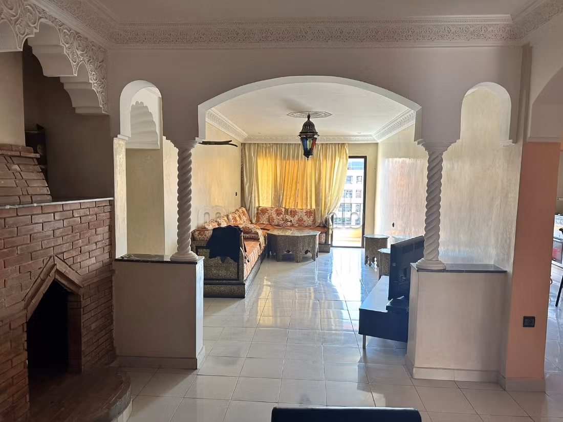 Beau Appartement Avec Vue Imprenable Sur La Ville — 4