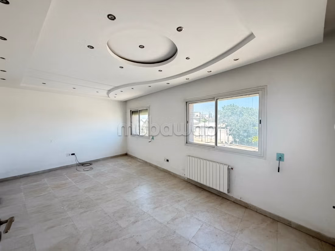 In affitto edificio nuovo di 1866 m² a Bab Saadoun