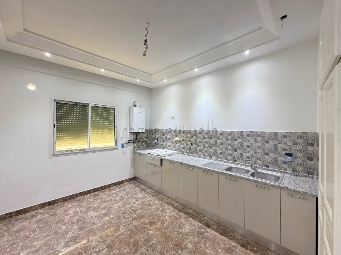 In affitto edificio nuovo di 1866 m² a Bab Saadoun