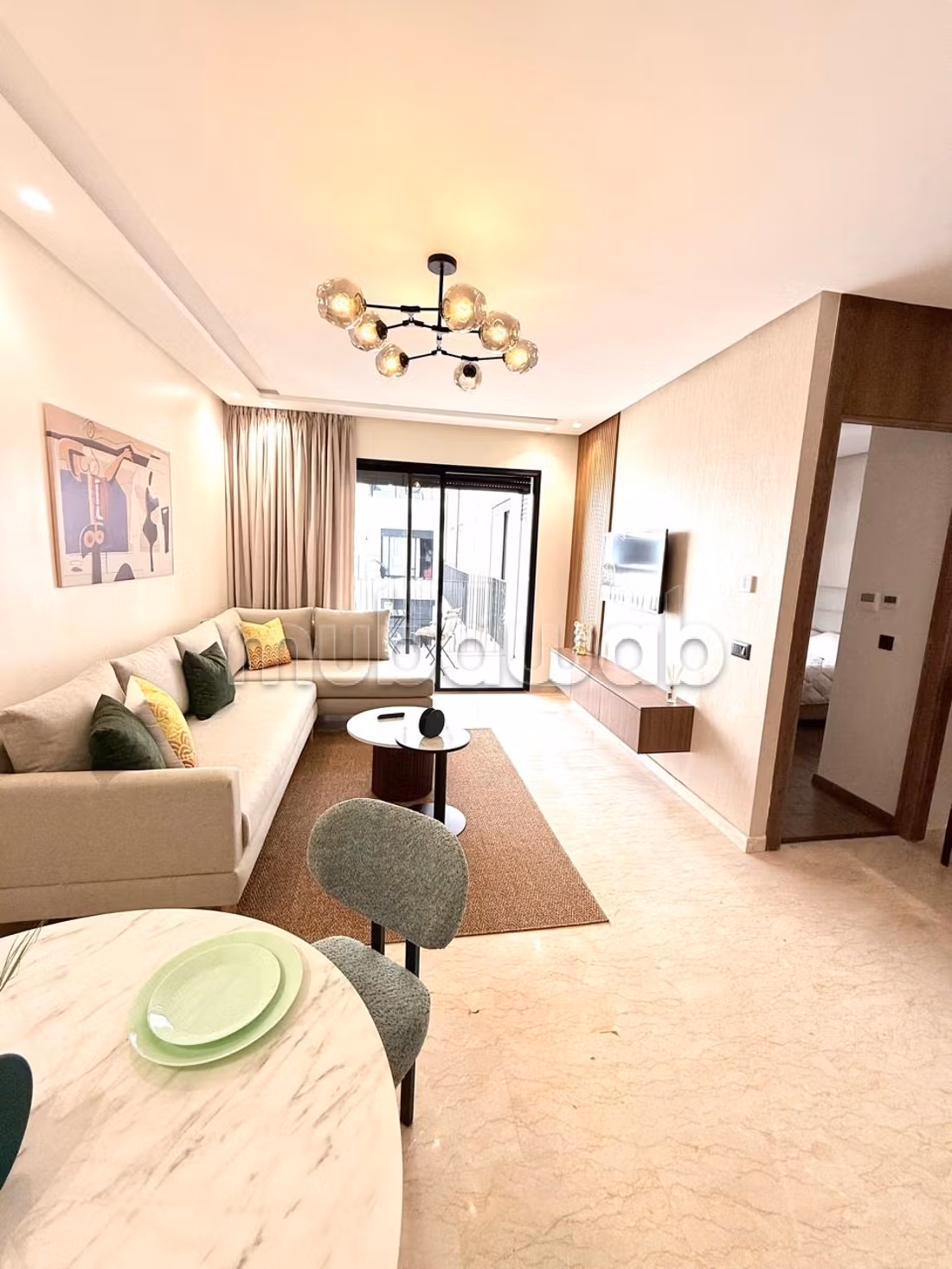 Superbo appartamento arredato in affitto a Bourgogne Ouest. Superficie di 54 m². Terrazza e ascensore