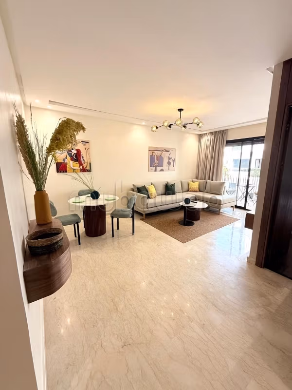 Superbo appartamento arredato in affitto a Bourgogne Ouest. Superficie di 54 m². Terrazza e ascensore