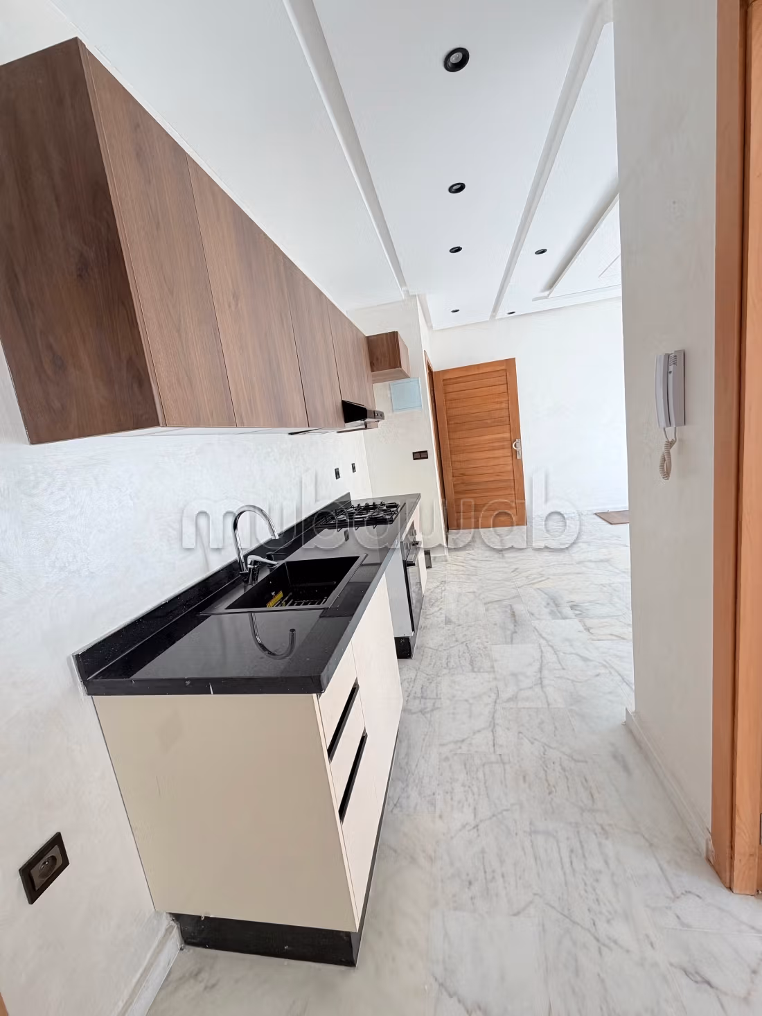 Appartement à louer à Belvédère. 1 chambre. Prestation de conciergerie, air conditionné — 2
