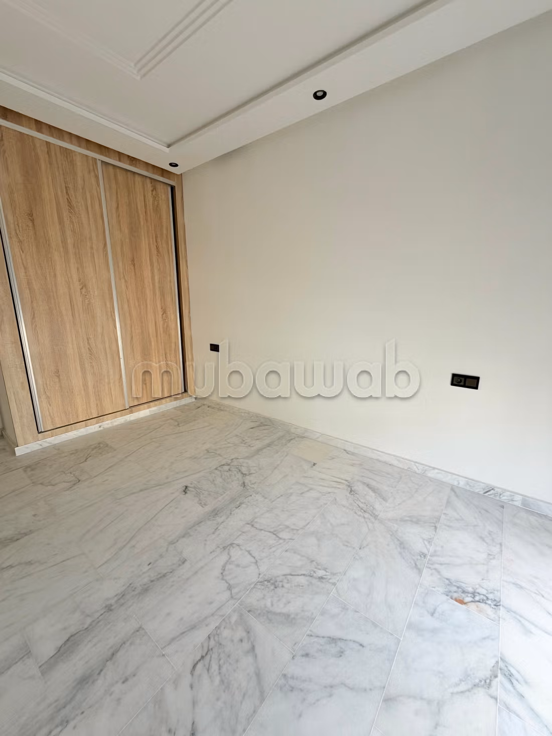 Appartement à louer à Belvédère. 1 chambre. Prestation de conciergerie, air conditionné — 6