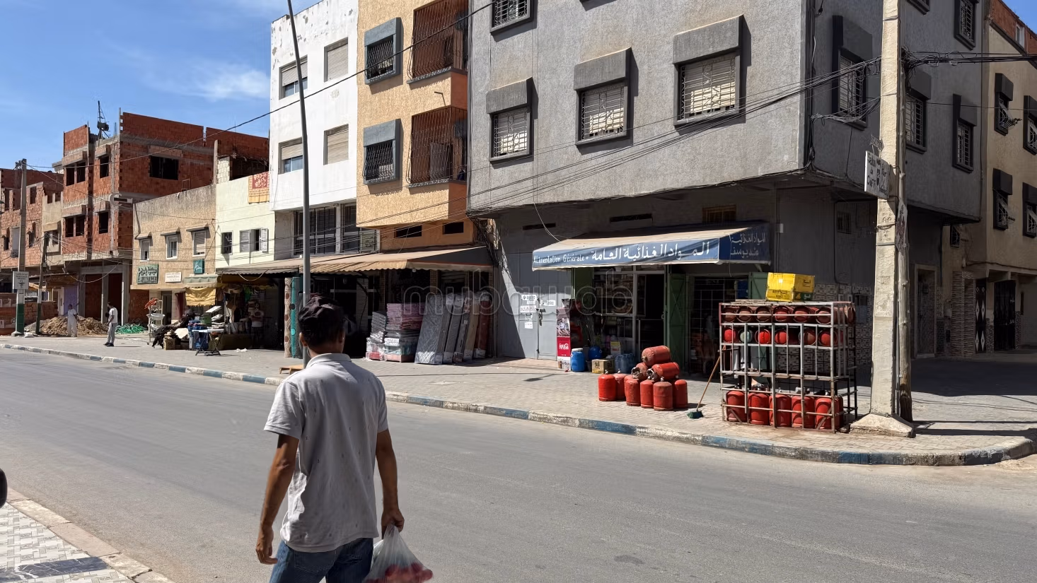 Commerciële ruimte te koop in El Hadadda. Oppervlakte 82 m²