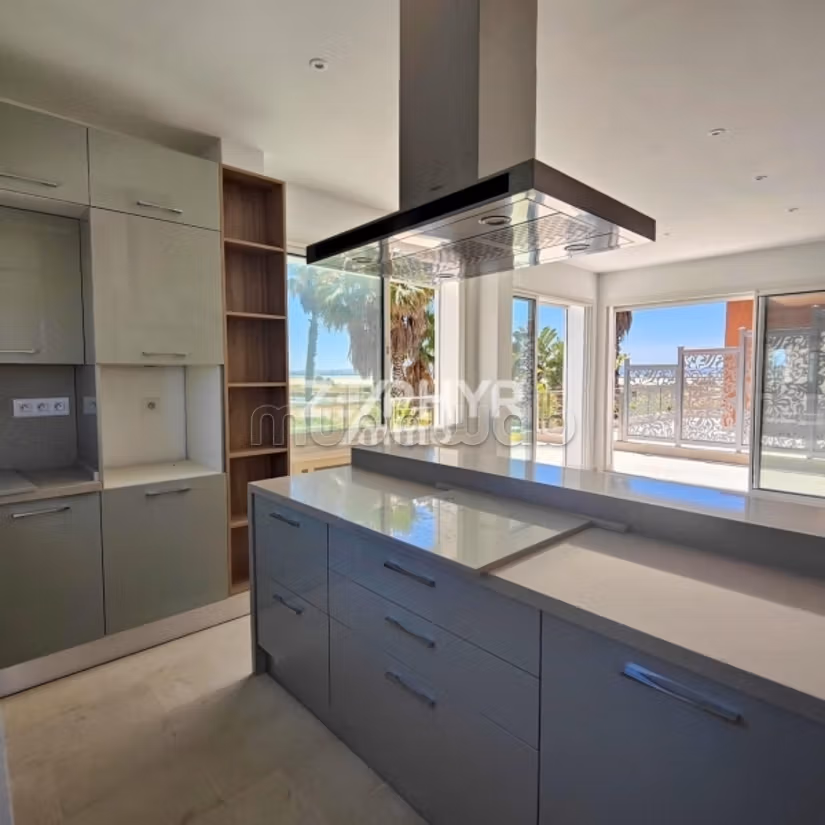 A louer appartement S2 Vide 220m² à Gammarth