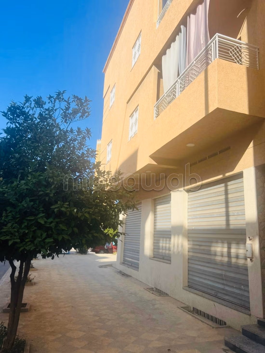 Casa de lujo con locales comerciales Kortoba