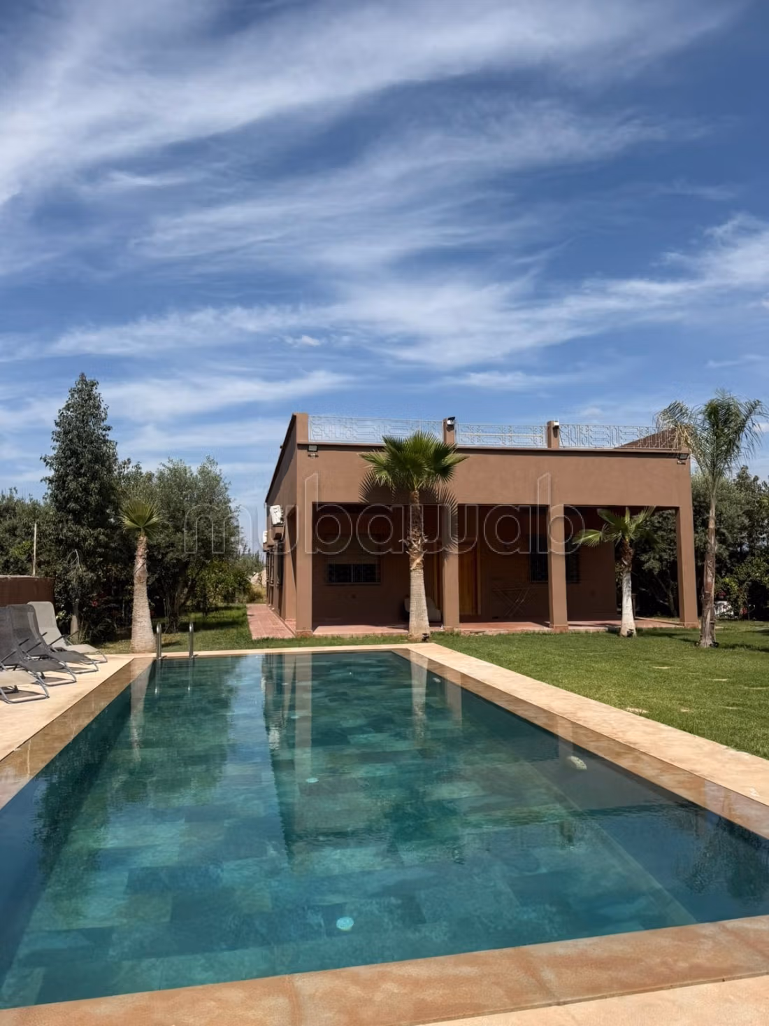 Maison a vendre avec grand jardin et piscine