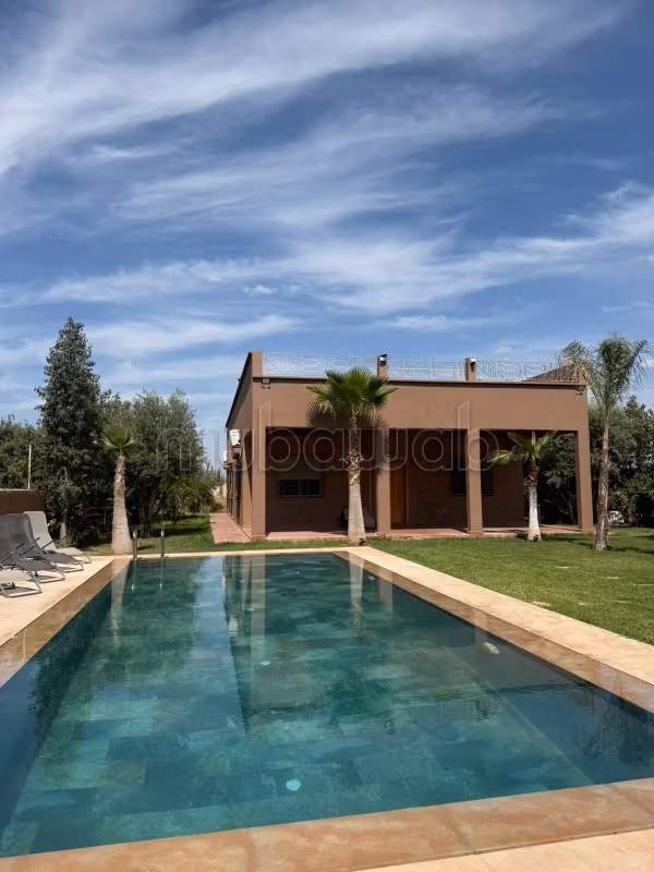Maison a vendre avec grand jardin et piscine
