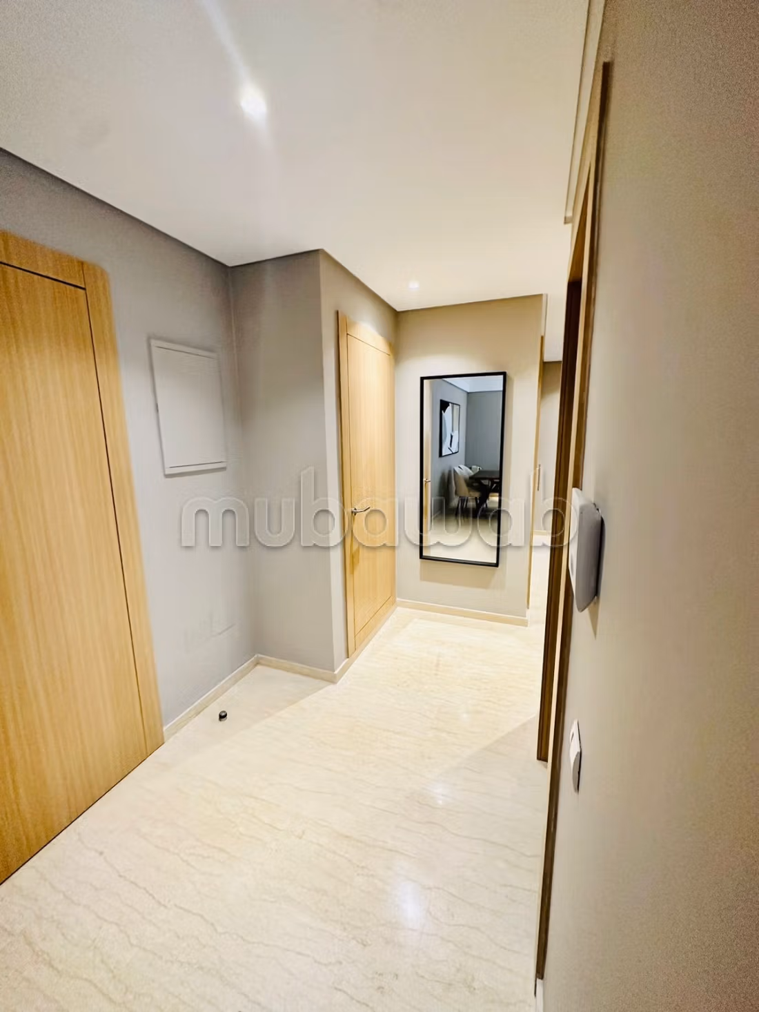 Appartement en location à Casablanca Finance City.
Superficie 125 m².
Meublé — 5