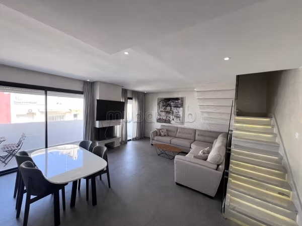 Bel appartement en location à Racine. 
3 pièces. 
Meublé