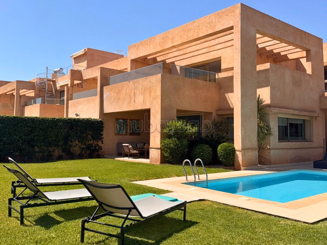 Superbe Villa meublée piscine chauffé front golf