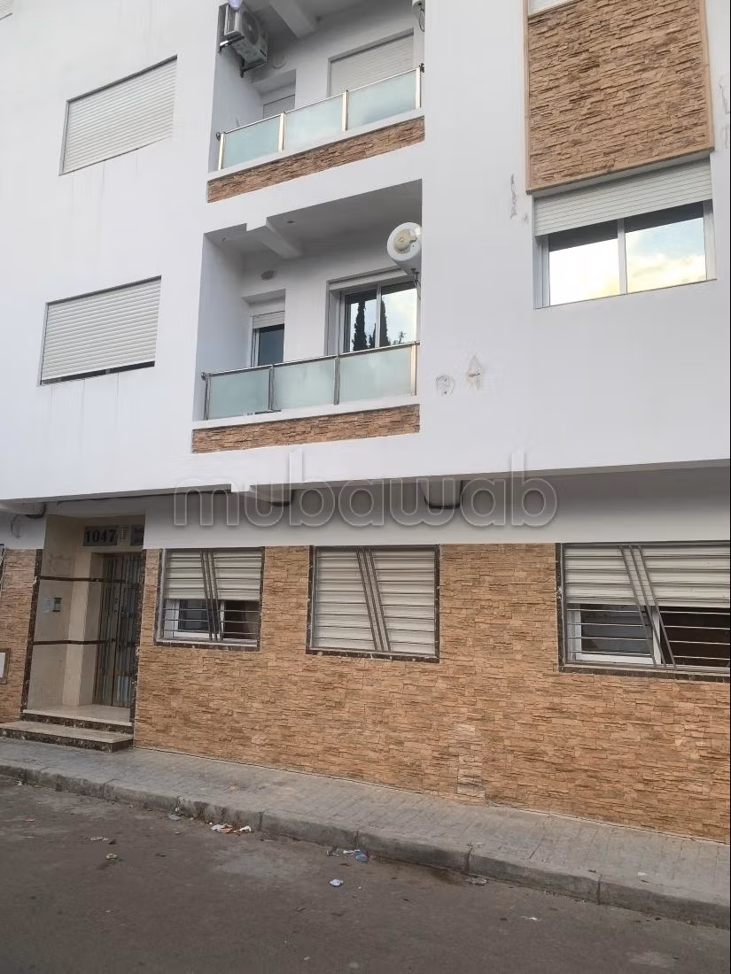Appartement en vente à Martil. Surface de 64 m². Salon traditionnel et système d'antenne parabolique