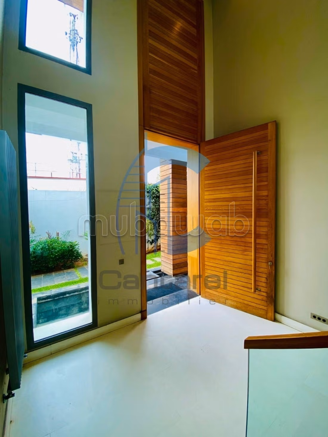 Villa de standing à la vente 
Quartier Oasis 
15 000 000 dhs