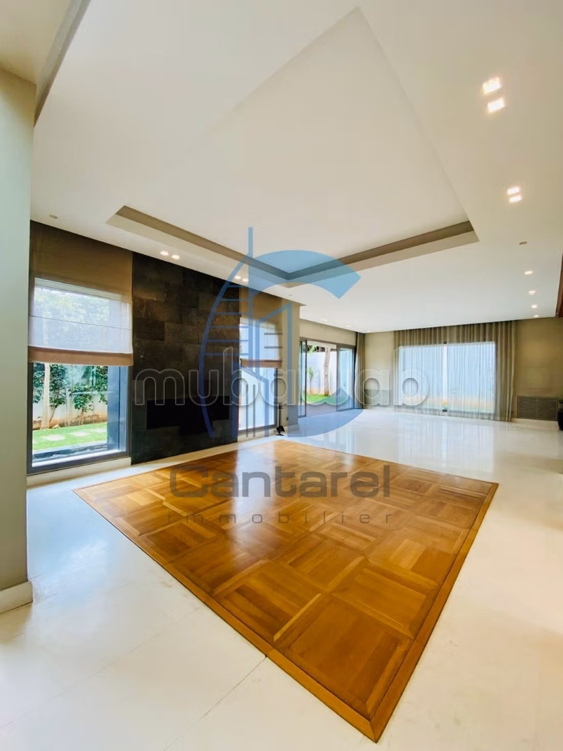 Villa de standing à la vente 
Quartier Oasis 
15 000 000 dhs