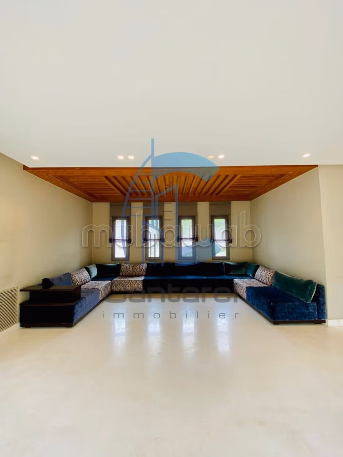 Villa de standing à la vente 
Quartier Oasis 
15 000 000 dhs