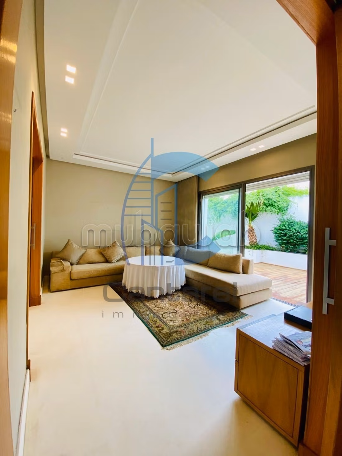 Villa de standing à la vente 
Quartier Oasis 
15 000 000 dhs