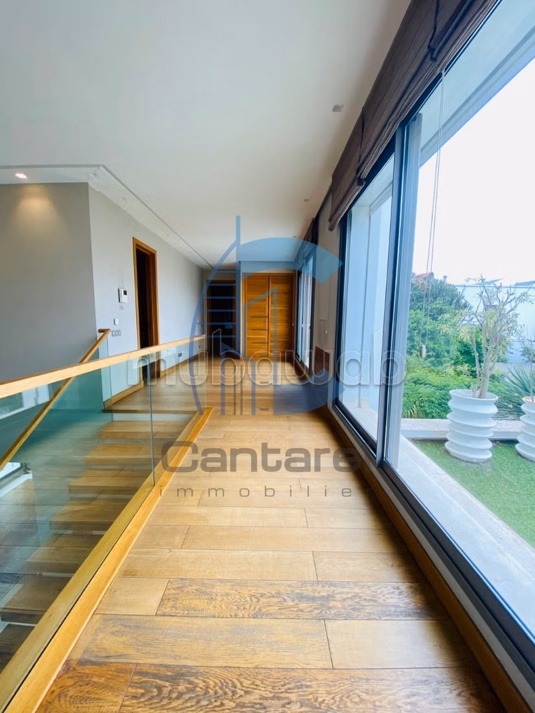 Villa de standing à la vente 
Quartier Oasis 
15 000 000 dhs