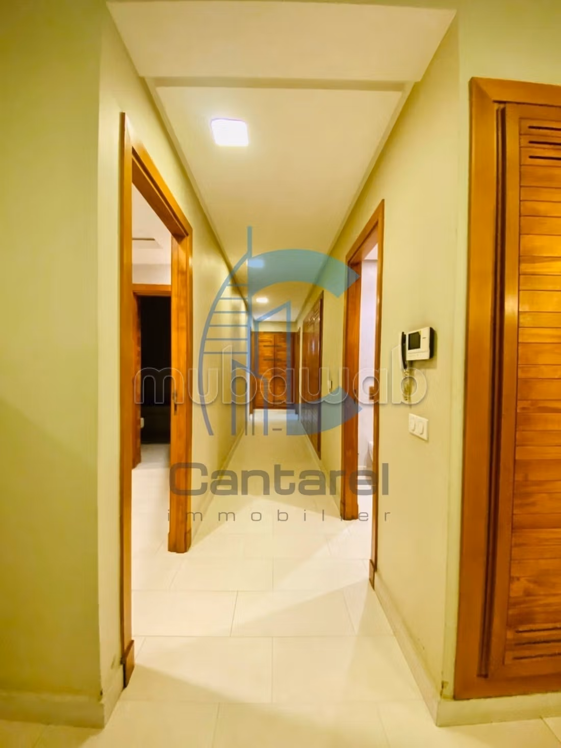 Villa de standing à la vente 
Quartier Oasis 
15 000 000 dhs