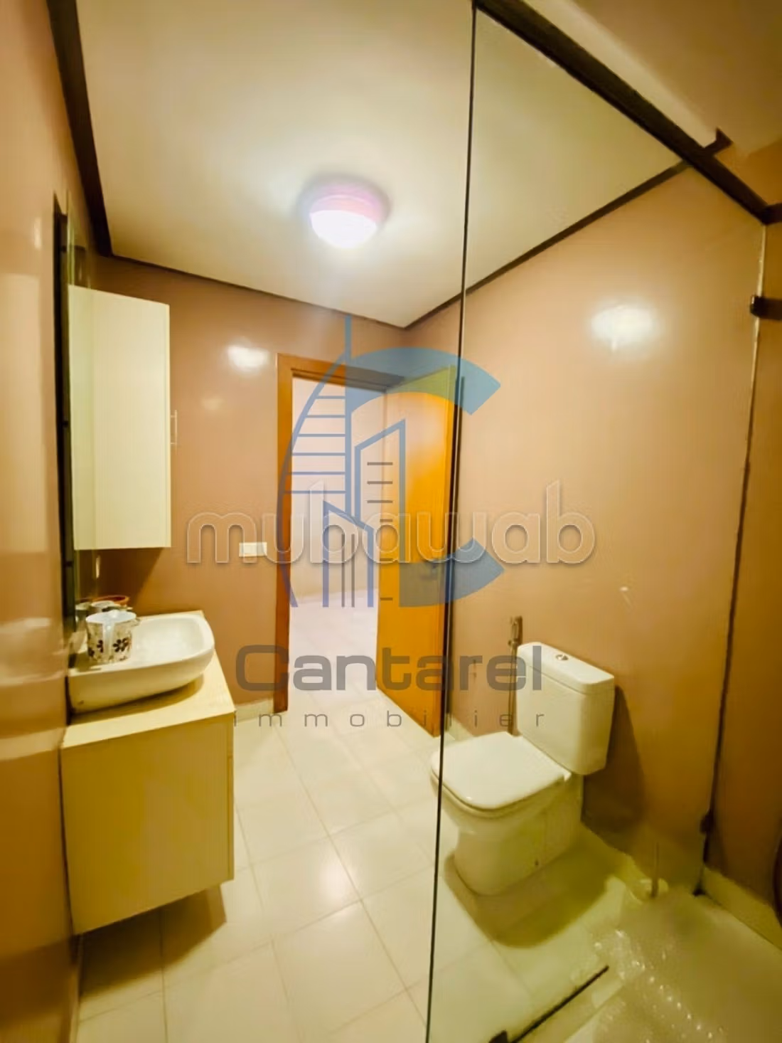 Villa de standing à la vente 
Quartier Oasis 
15 000 000 dhs