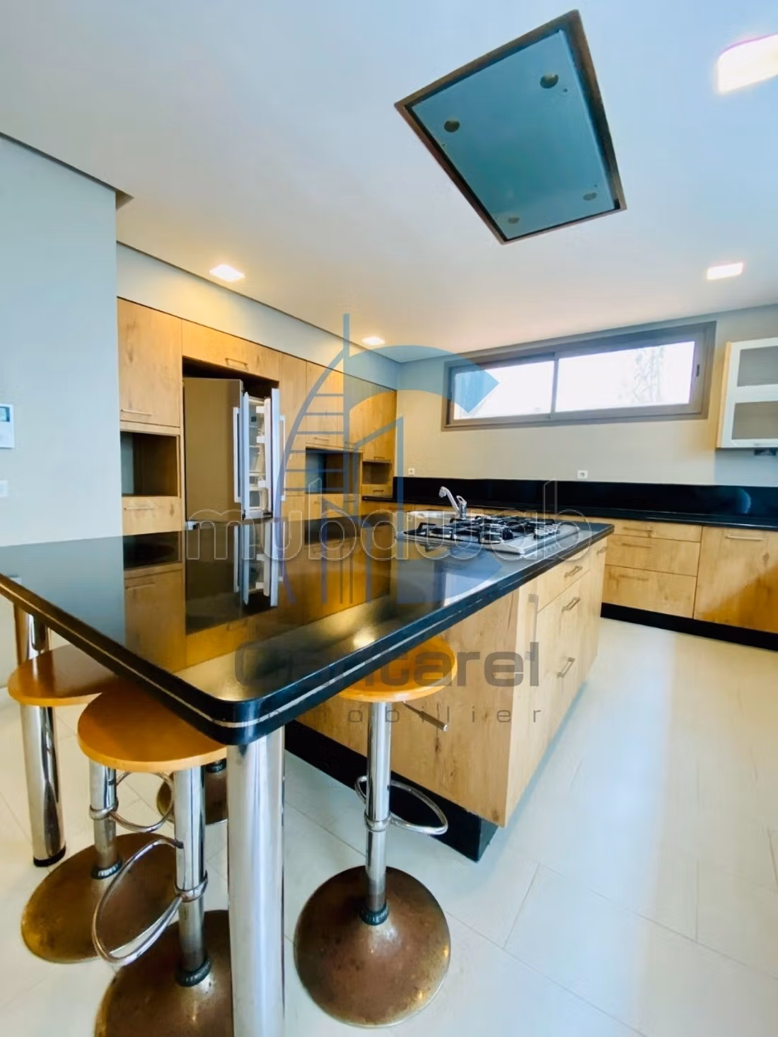 Villa de standing à la vente 
Quartier Oasis 
15 000 000 dhs