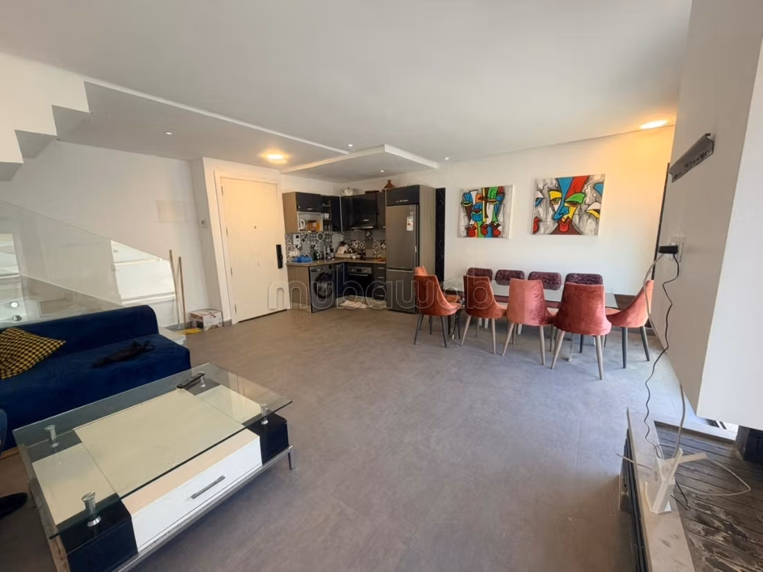 Bel appartement duplex en location ou à la vente à Triangle d'Or. 
2 chambres. 
Meublé — 2