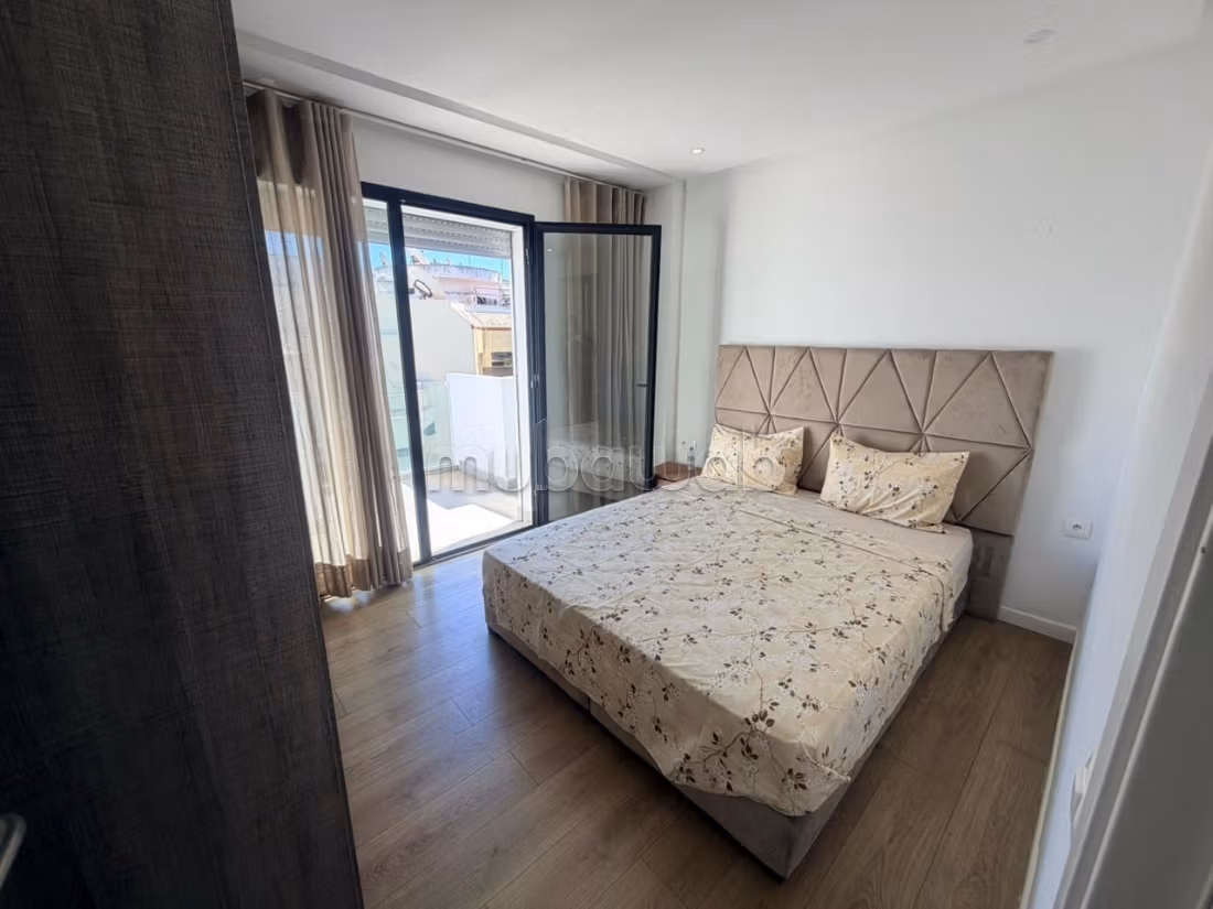 Bel appartement duplex en location ou à la vente à Triangle d'Or. 
2 chambres. 
Meublé — 4