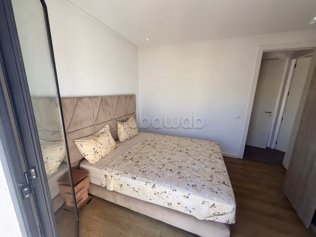 Bel appartement duplex en location ou à la vente à Triangle d'Or. 
2 chambres. 
Meublé — 6