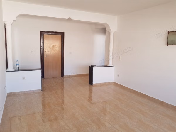 إيجار مكاتب 90 م² تم تجديدها بالكامل بئر أنزا