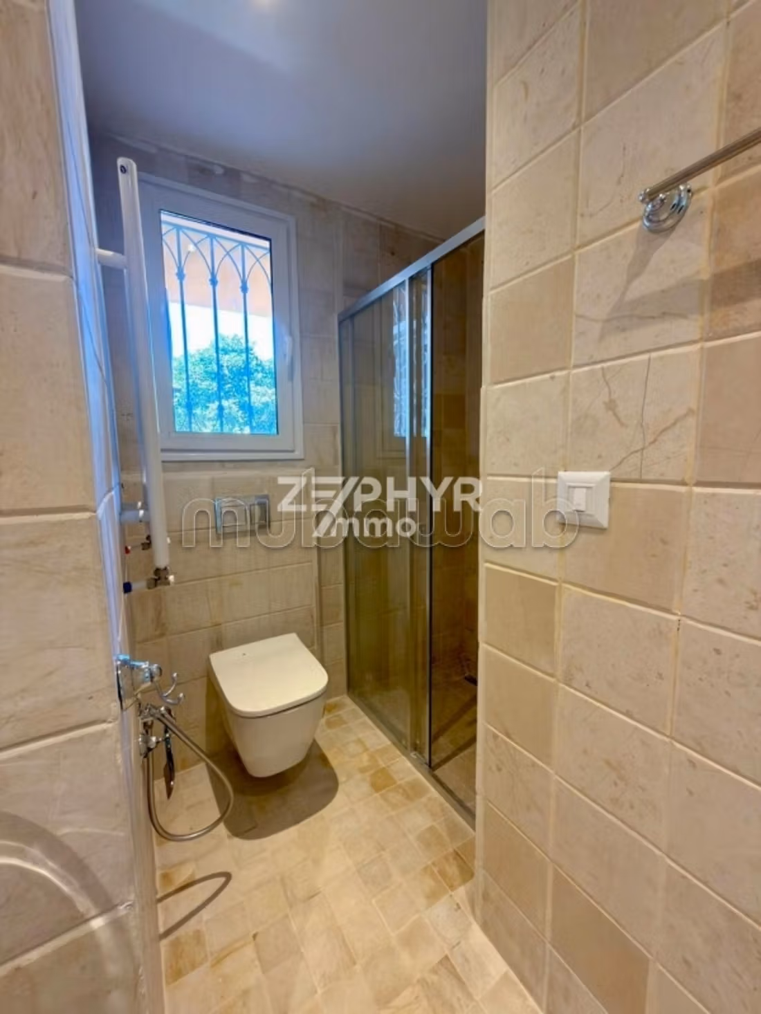 A louer appartement S2 vide 245m² à Gammarth