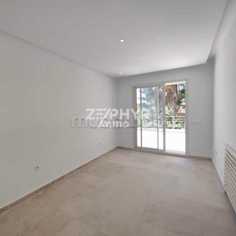 A louer appartement S2 vide 245m² à Gammarth