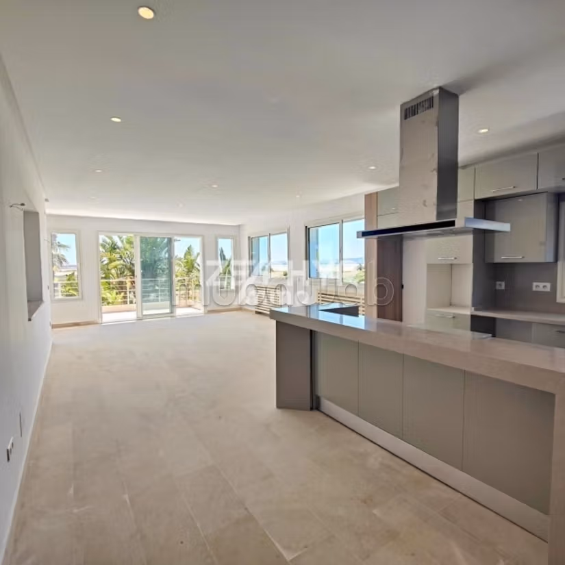 A louer appartement S2 vide 245m² à Gammarth