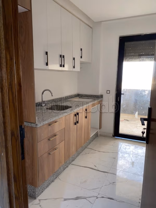 Rental office for studio Hiba Ahl Al-Ghulam. Area 66 m². Elevator available
