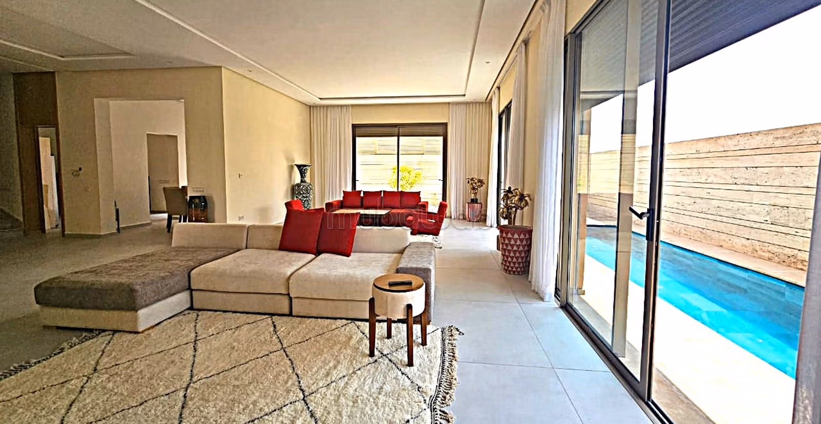 Bella villa moderna en venta en el golf Amelkis