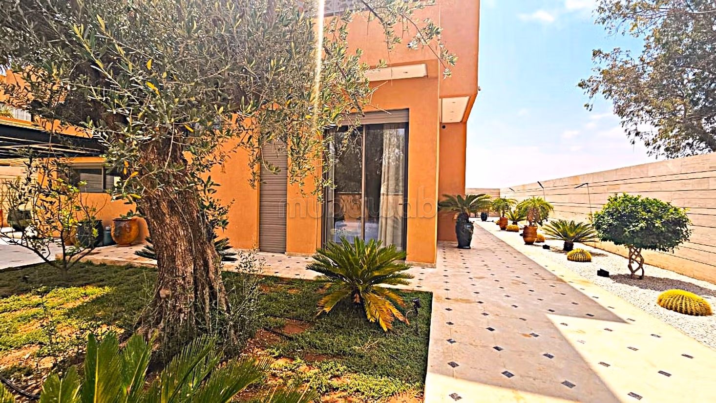 Bella villa moderna en venta en el golf Amelkis