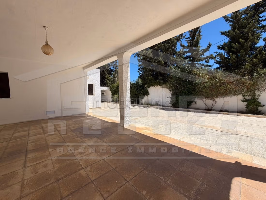 A vendre une villa à la Soukra