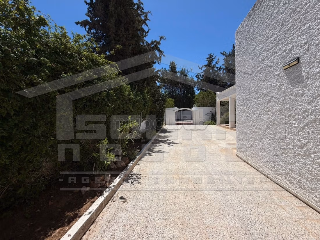 A vendre une villa à la Soukra