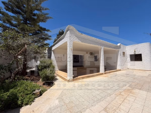 A vendre une villa à la Soukra