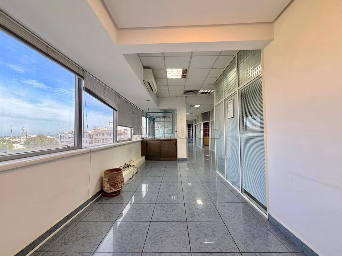 Office plateau angle 181m stunning view