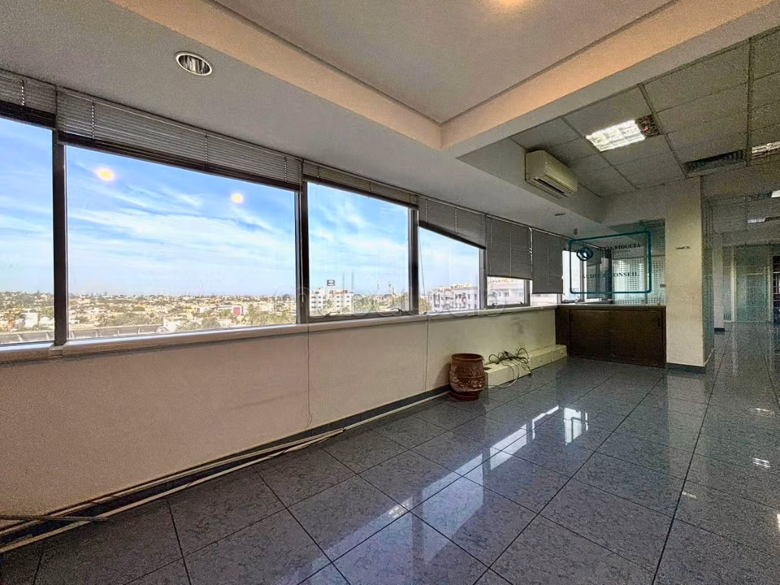 Office plateau angle 181m stunning view