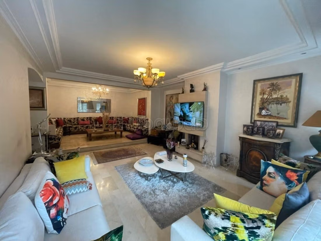Très bel Aparrtement 260 M2 avec terrasse 
Racine — 2