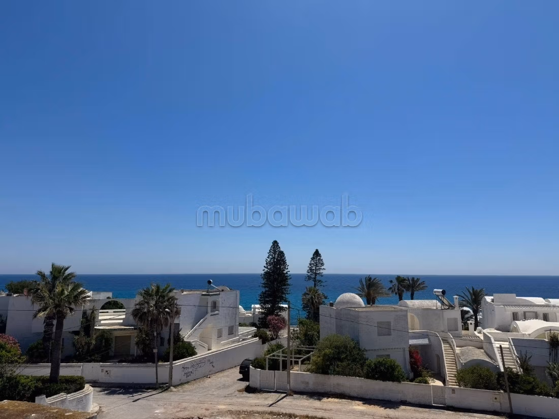 Una magnifica villa con piscina sulla spiaggia di Fatha