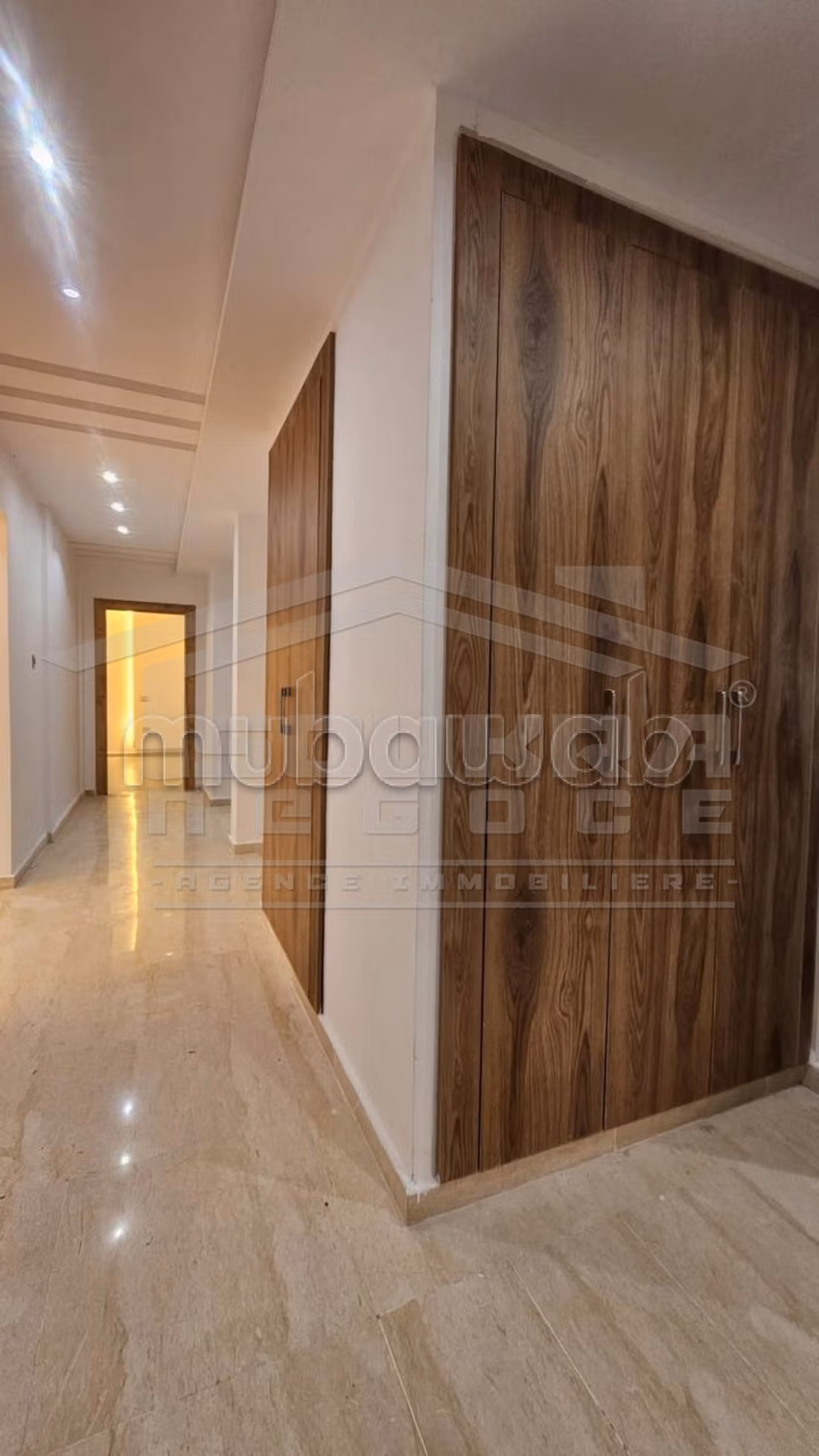 In affitto un bel triplex S5 a Chotrana 1
