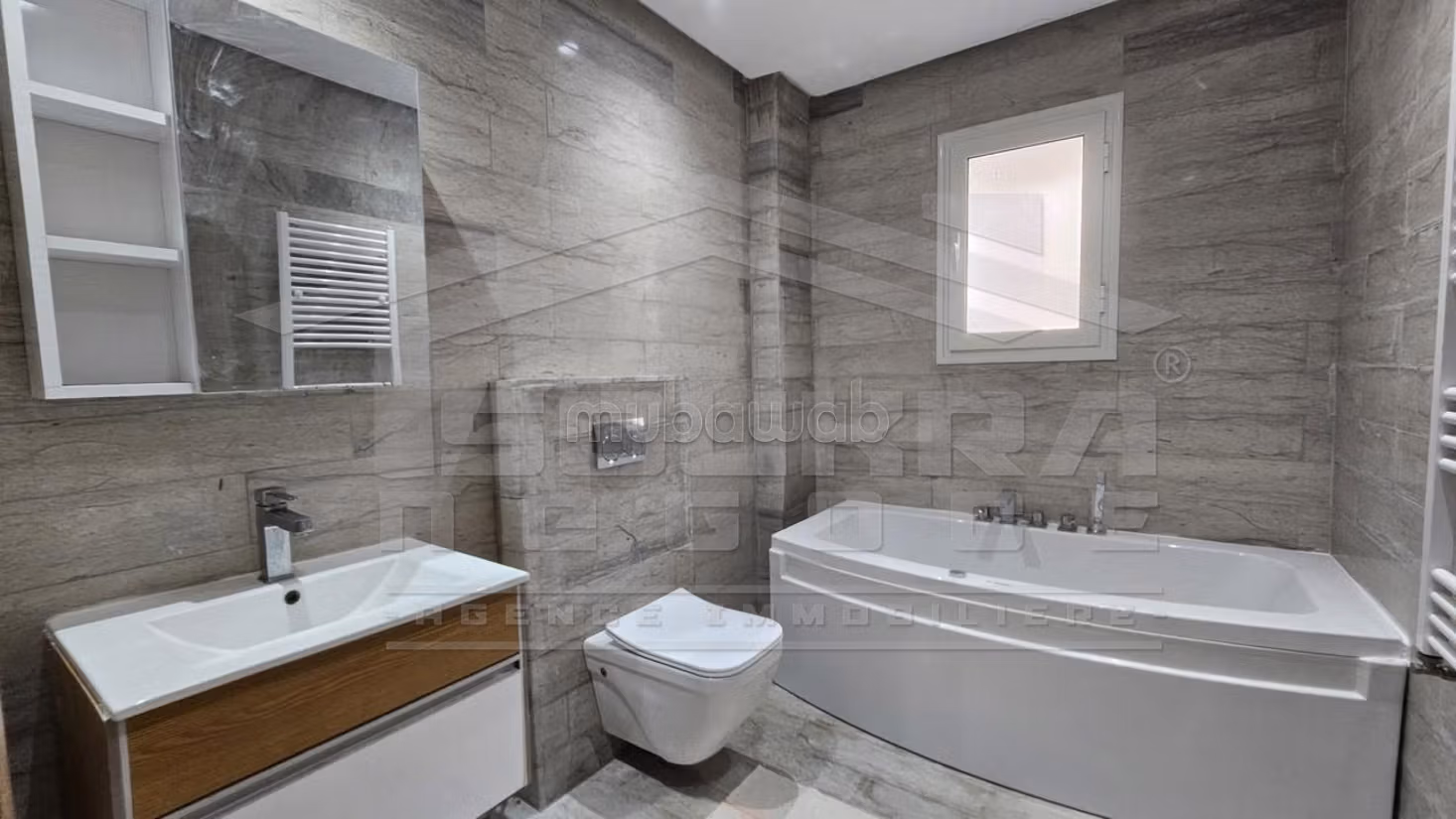 In affitto un bel triplex S5 a Chotrana 1