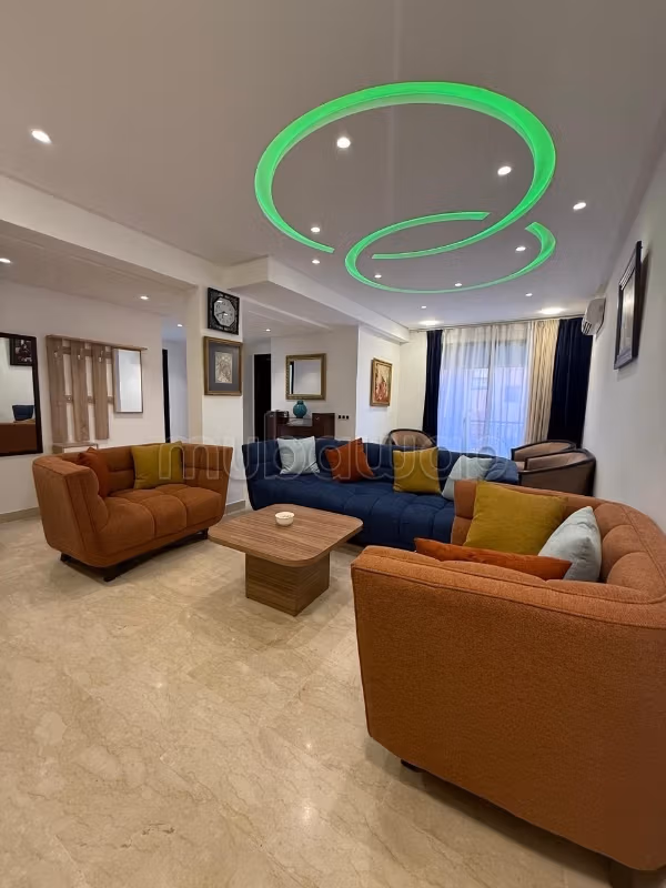 Superbe appartement à vendre à Guéliz. 
Surface de 95 m². 
Ascenseur