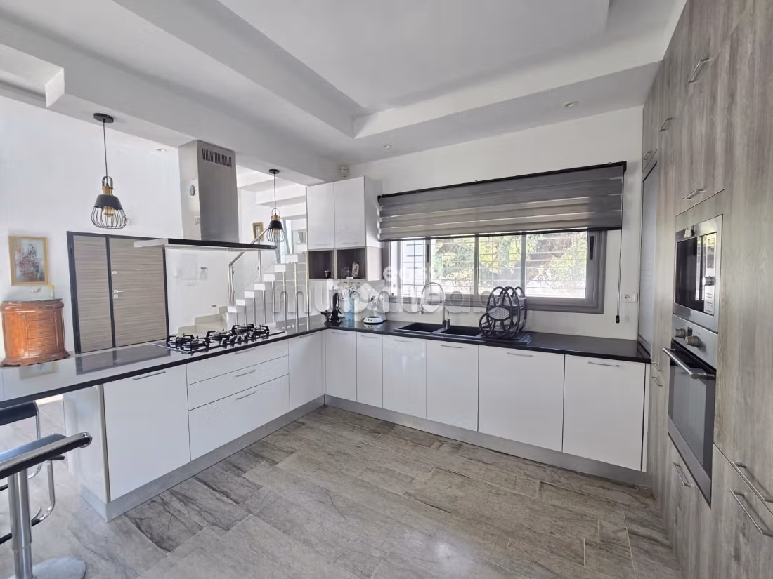 200 m² villa on a 1,300 m² plot