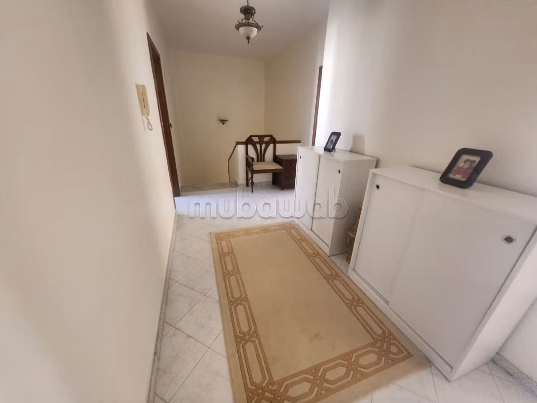 Luxe villa te koop in Dar Bouazza. Totale oppervlakte 230 m². Goed gemeubileerd
