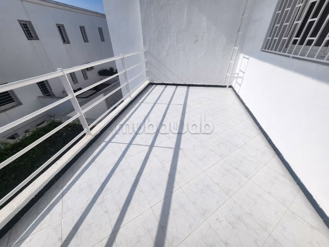 Luxe villa te koop in Dar Bouazza. Totale oppervlakte 230 m². Goed gemeubileerd