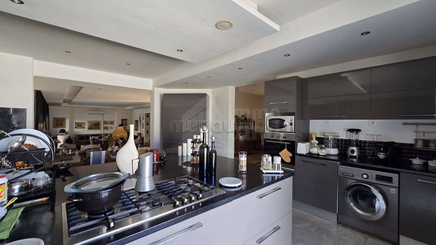 A vendre villa S5 avec piscine à La Soukra