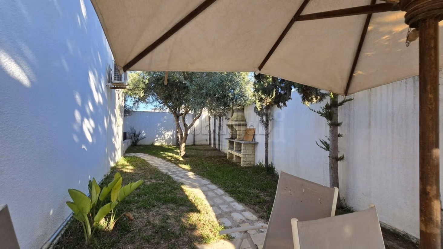 A vendre villa S5 avec piscine à La Soukra
